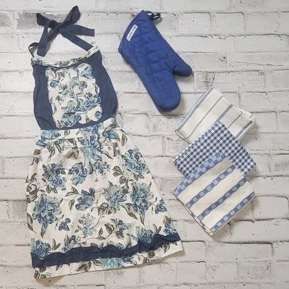 Simply Envogue Other - Simply Envogue Kitchen Apron William Sonoma Oven Mitts & 6 Tea Towels